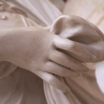 detail de sculpture , main de femme