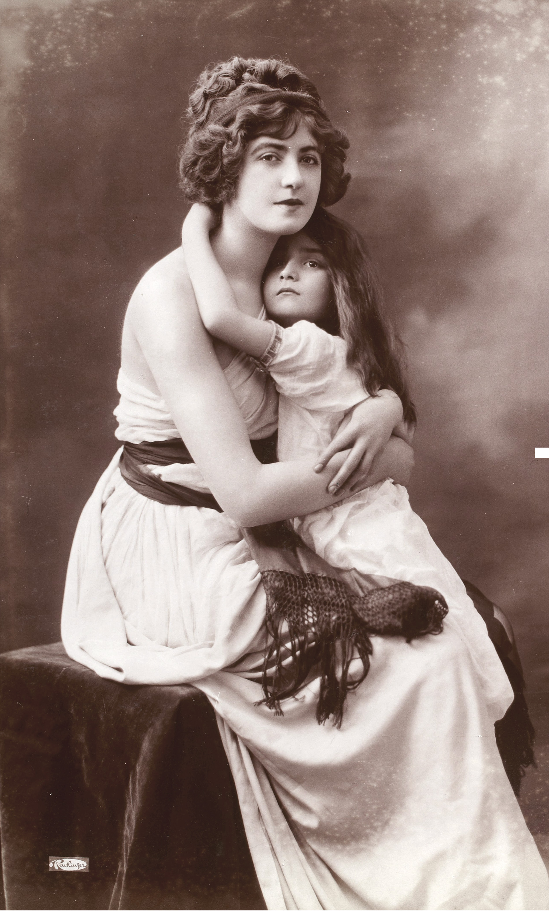 photo mère et fille enlassées style Vigée Lebrun